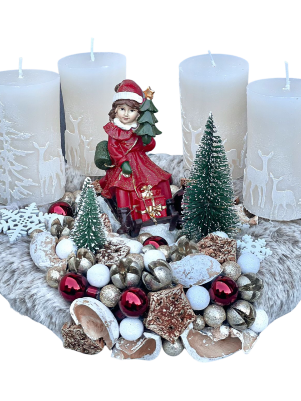 Szánkózó kislány adventi koszorú